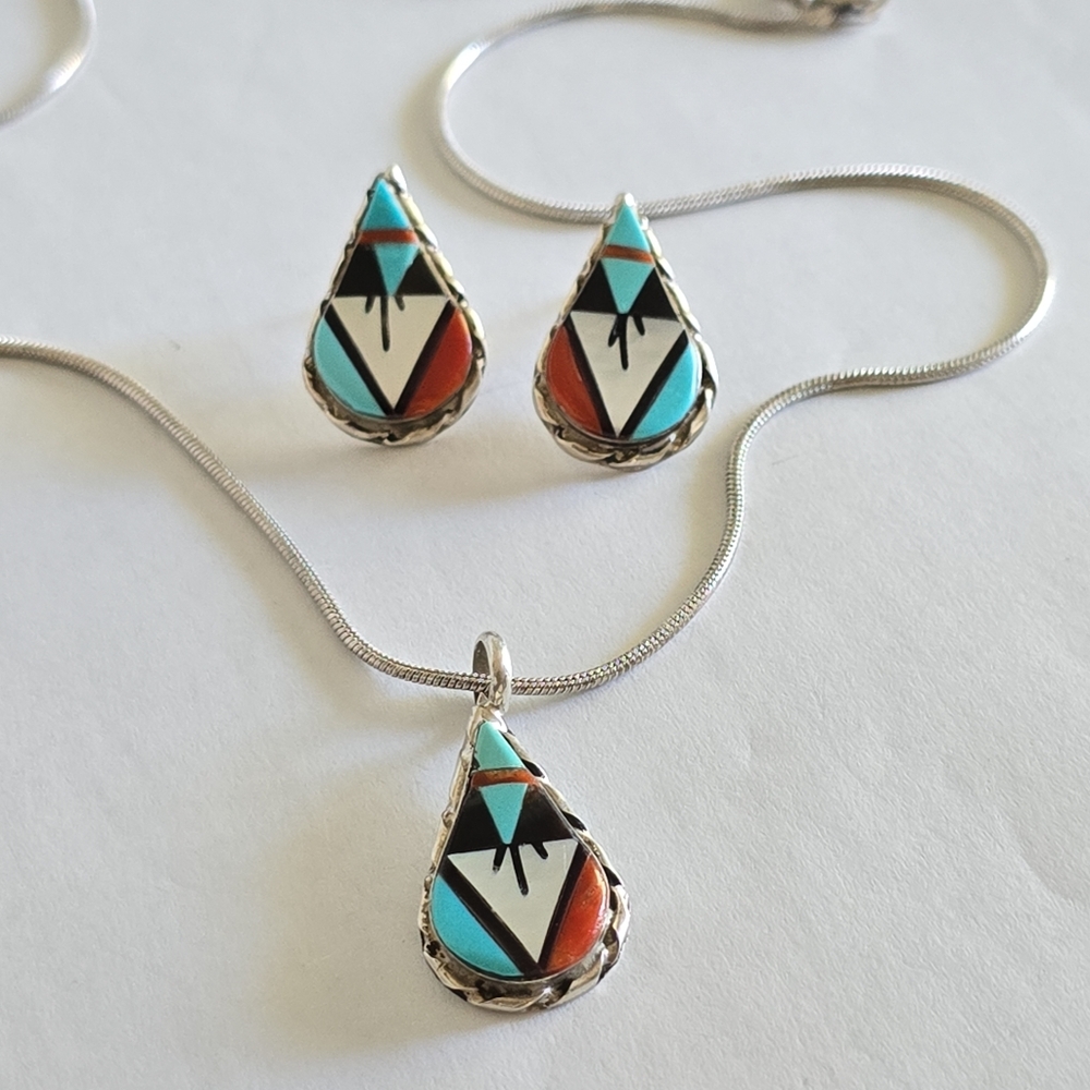 Set Of Zuni Carol Niiha Pear Shaped Inaly Earrings & Necklace